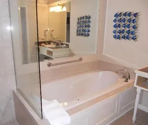 Bay Point Inn - Image 2