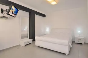 SOL Villa Loca - Image 3