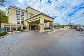La Quinta Inn & Suites By Wyndham Jackson North - Image 3