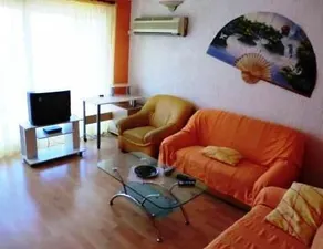 Angie's Gravel Beach Apartments - Image 2