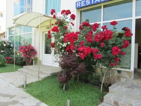 Nushev Hotel - Image 2