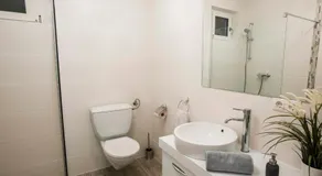 Lake View Apartments - Image 3