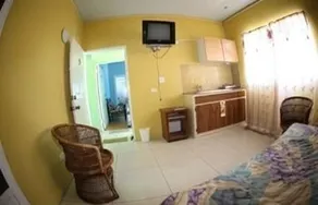 Sint Maarten International Guesthouse - Image 3