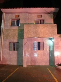 Chateaux Hotel - Image 2