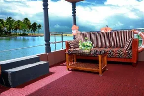 Benbow Houseboat - Image 3