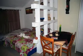 Acre Garden Cabin - Image 4