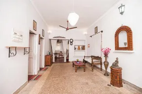 Maison Blanche Near White Town - Image 3