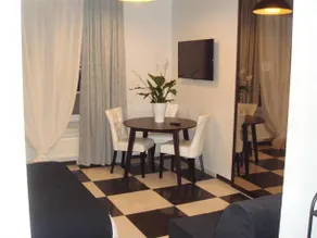 Spot Inn Town Hall Apartament - Image 4