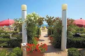 Ruhl Beach Hotel Suites - Image 5