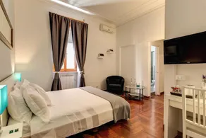 YHR Suite 51 - Image 4