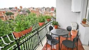Inn Trastevere Balcony Apartment - Image 1
