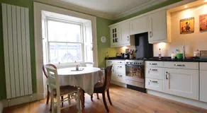 Royal Mile Elegance - Space & Luxury - Image 3