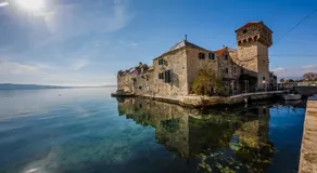 Water Castle House - Image 2