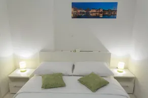 Gold Town Split Apartments - Image 5