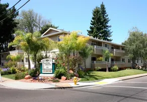 Oakwood At 424 Oakgrove Avenue - Image 2