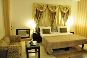 Kingz Hotel - Image 2