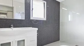 Serene - spacious air conditioned accommodation - Image 5
