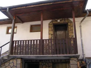 Hunting Lodge Guest House - Image 2