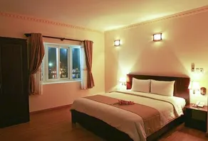 Trendy Hotel - Image 2