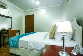 La Villa Suites Hotel - Image 4