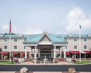 Comfort Inn & Suites - Image 2