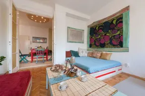 Cosy Art Flat - Image 4