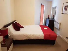 Town Centre Apartment - 2 bed, 2 bath in Slough - Image 5