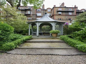 Veeve  2 Bed On A Beautiful Garden Square Bina Gardens Kensington - Image 4