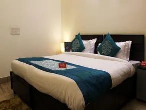 OYO 442 Star Guest House - Image 4