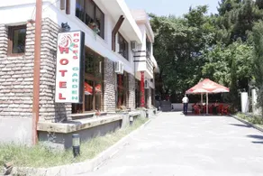 Roses Garden Hotel - Image 2