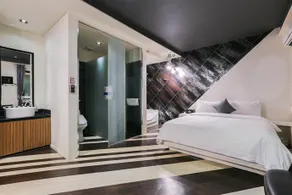 Shangria Hotel - Image 2