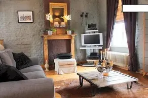 Dinelli's Guesthouse - Image 4