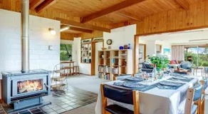 Captain's Lookout - elevated ocean views rural stay - Image 2