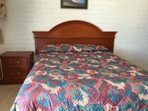 Budget Inn - Image 4
