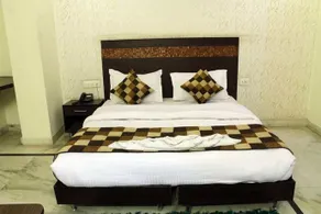 Hotel Jasola Apollo - Image 1