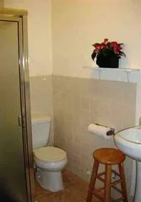 Camelot Inn & Hostel - Image 3