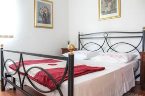 Lola's Apartments - Image 5