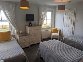 Aqua Bay Guest House - Image 2