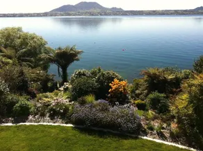 Acacia Bay Lakefront B&B - Image 5