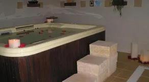 Motel Paradise - Image 2