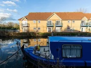 2-Bedroom Apartment Riverside Court - Harlow - Image 5