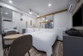 Gem Motel - Image 5