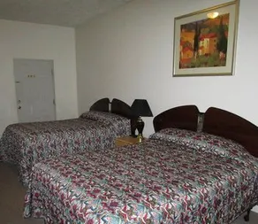 Village Motel - Image 4