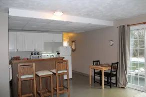 Poolside Apartment - Image 1