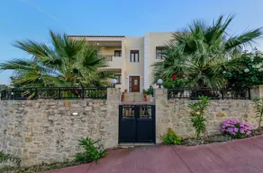 Villa Laga with Pool, 300m to Taverns, Childrens Area, BBQ! - Image 2