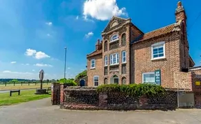 Arch House - Image 1