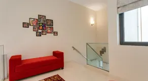 Hostie Evanya - luxury 2BR apt near Golf Course Road - Image 2