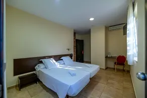 Hotel Los Jerónimos - Image 3