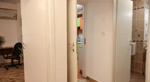 Chic Apartment Near City Center - Image 3