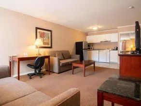 Pacific Inn & Suites - Image 2